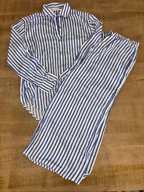 Bella Dahl Pants - Bella Dahl Blue & White Two-Piece Set Button-Front L/S Shirt Top & Pants Medium